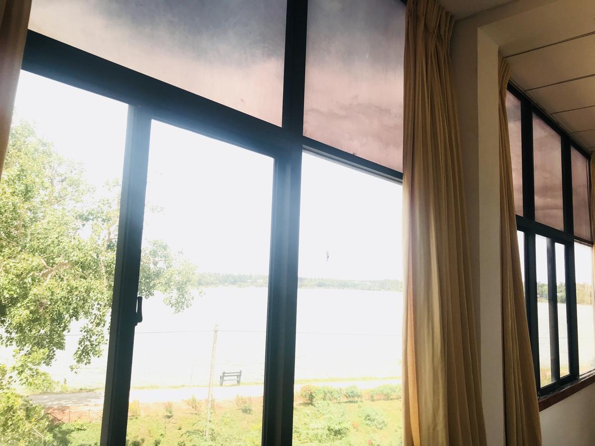 Lake City Resort أنرادابورام الغرفة الصورة